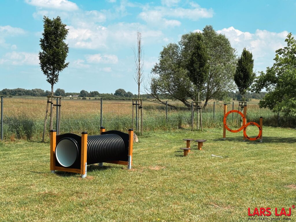 Lars Laj Kutyafuttató, kutyajátékok, Agility, Szlalom, akadálypálya, Alagút, rámpa, kutya mérleghinta